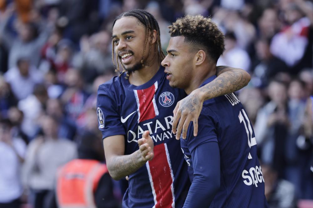 全英羽球超级1000赛 ｜ 力拚3局负中国男双 阿叶遭遇一轮游.